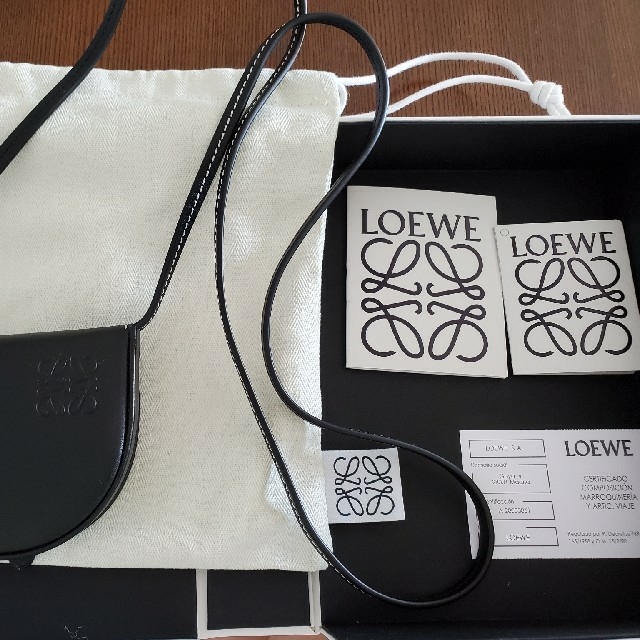 LOEWE(ロエベ)のさけ様専用！新品 LOEWE heel ミニ ポーチ ロエベ  ヒールポーチ  レディースのファッション小物(コインケース)の商品写真