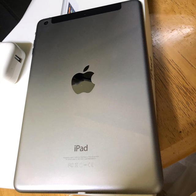 美品　iPad mini3 16GB セルラー　AU  レアiOS10搭載