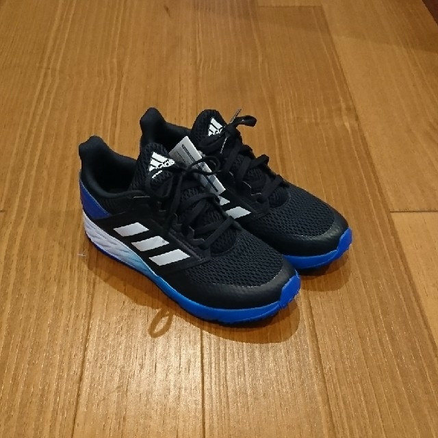 adidas(アディダス)のアディダス  ジュニア シューズ キッズ/ベビー/マタニティのキッズ靴/シューズ(15cm~)(スニーカー)の商品写真