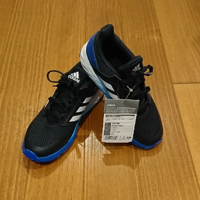 adidas(アディダス)のアディダス  ジュニア シューズ キッズ/ベビー/マタニティのキッズ靴/シューズ(15cm~)(スニーカー)の商品写真