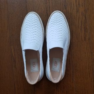 アグ(UGG)のUGG　スリッポン　白(スリッポン/モカシン)