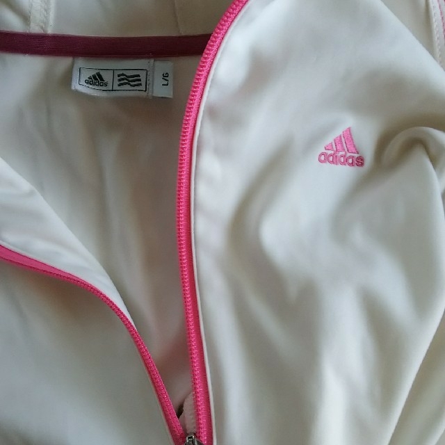 adidas(アディダス)のアディダス パーカー レディースのジャケット/アウター(ナイロンジャケット)の商品写真