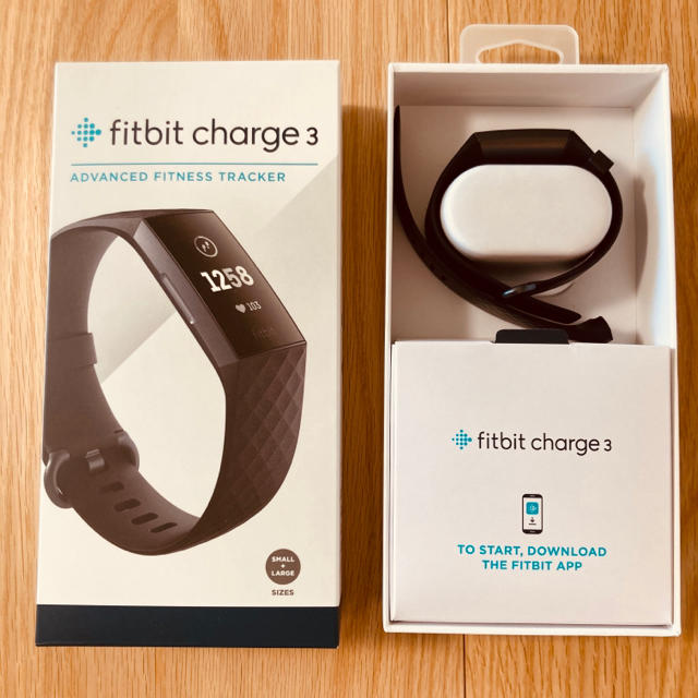 fitbit charge 3 フィットネストラッカー スポーツ/アウトドアのトレーニング/エクササイズ(トレーニング用品)の商品写真