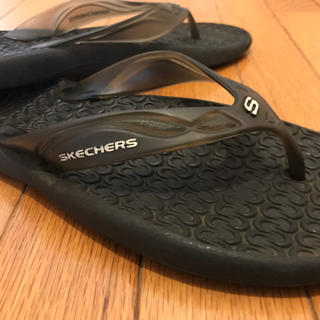 スケッチャーズ(SKECHERS)のSKECHERS スケッチャーズビーチサンダル　黒　ブラック　25.0cm(ビーチサンダル)