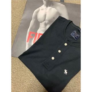 アバクロンビーアンドフィッチ(Abercrombie&Fitch)の『スペイド様専用』1着再入荷！☆アバクロ メンズワンポイントヘンリーＴ☆Ｍ(Tシャツ/カットソー(半袖/袖なし))