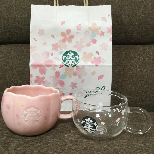 Starbucks Coffee(スターバックスコーヒー)のスターバックス 桜 2020 マグカップ２種類セット  キッズ/ベビー/マタニティの授乳/お食事用品(マグカップ)の商品写真