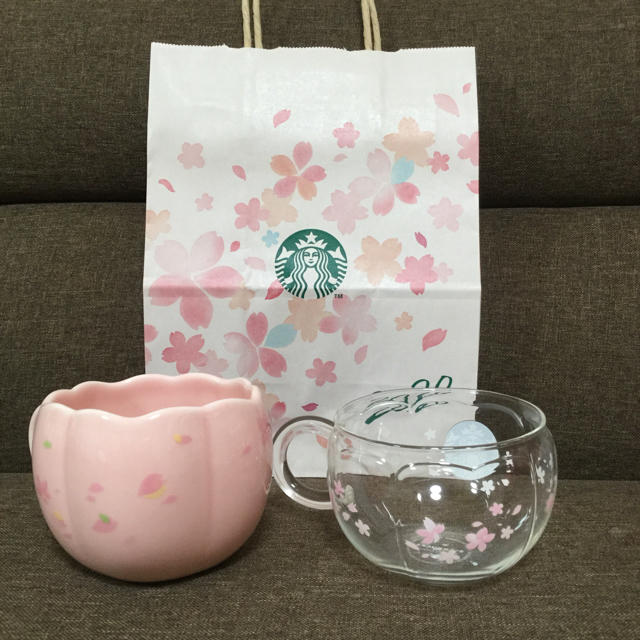 Starbucks Coffee(スターバックスコーヒー)のスターバックス 桜 2020 マグカップ２種類セット  キッズ/ベビー/マタニティの授乳/お食事用品(マグカップ)の商品写真