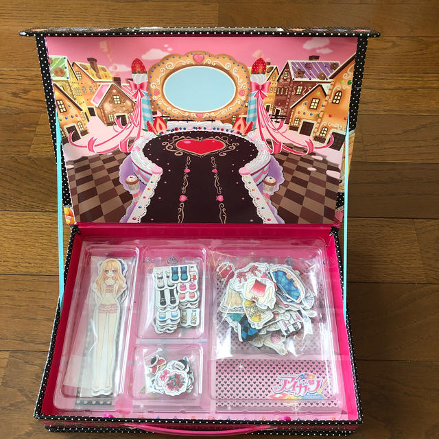 小学館(ショウガクカン)のアイカツ！マグネットきせかえトランク エンタメ/ホビーの本(絵本/児童書)の商品写真