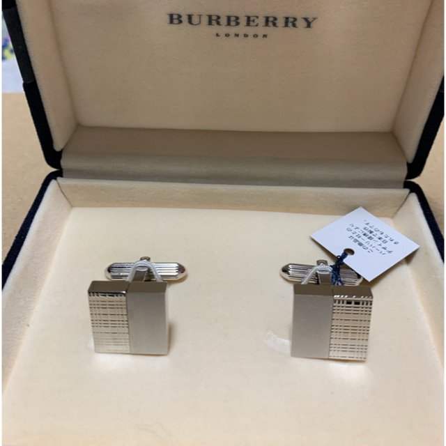 BURBERRY(バーバリー)のカフリンクス　未使用美品 メンズのファッション小物(カフリンクス)の商品写真