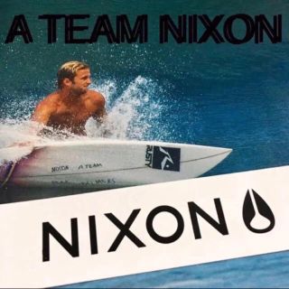 ニクソン(NIXON)のNIXONニクソン　US限定　ロゴ　ボックスバナー　ステッカー　white(サーフィン)