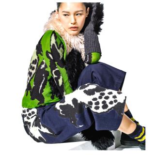 イッセイミヤケ(ISSEY MIYAKE)の【新品タグ付き】me イッセイミヤケ パンツ(カジュアルパンツ)