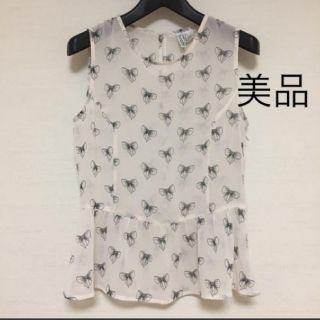 エイチアンドエム(H&M)の【美品】H＆M　トップス　ブラウス　リボン柄(シャツ/ブラウス(半袖/袖なし))