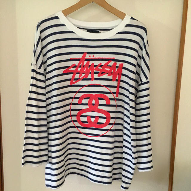 STUSSY(ステューシー)の美品です！STUSSY ビッグロゴ　ボーダードロップショルダー　コットンTシャツ メンズのトップス(Tシャツ/カットソー(半袖/袖なし))の商品写真