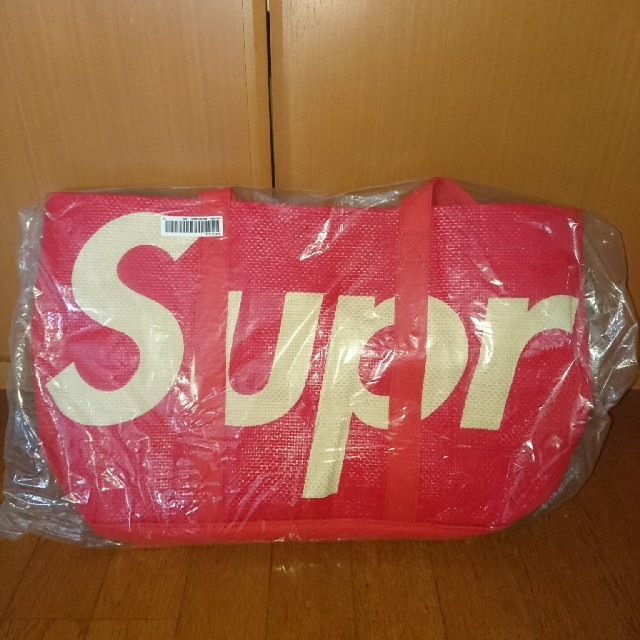 Supreme(シュプリーム)の Supreme Raffia Tote Bag  Red メンズのバッグ(トートバッグ)の商品写真