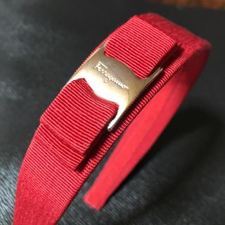 サルヴァトーレフェラガモ(Salvatore Ferragamo)のフェラガモ  カチューシャ　赤　レッド(カチューシャ)