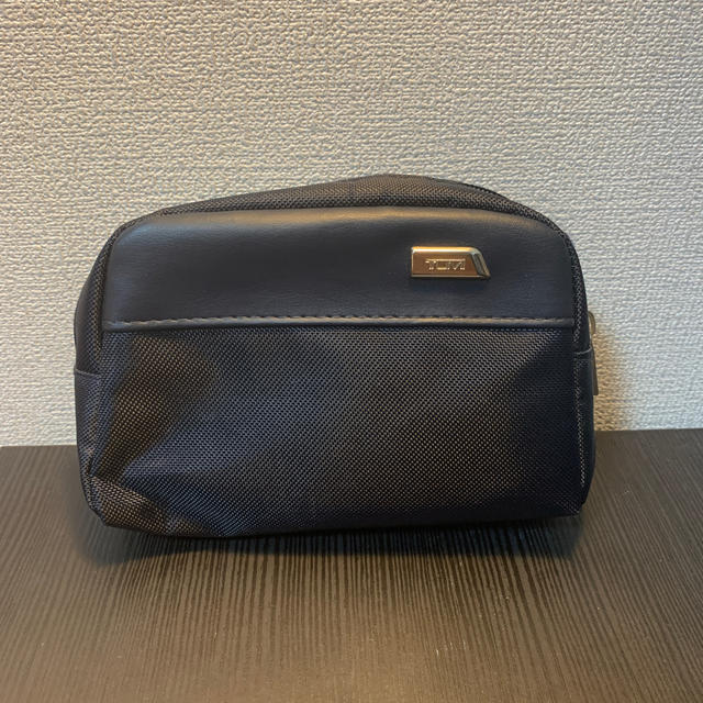 TUMI(トゥミ)の(新品・未使用)TUMI × デルタ航空 アメニティポーチ ビジネスクラス レディースのファッション小物(ポーチ)の商品写真