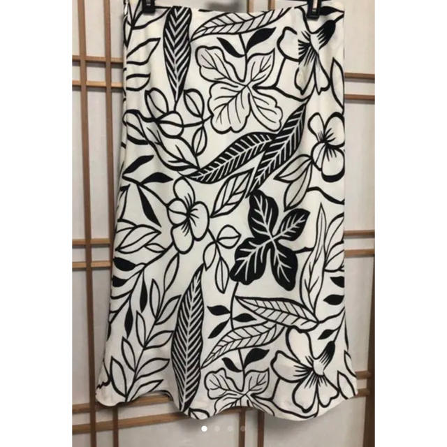 ANNA LUNA(アンナルナ)のボタニカル柄のスカート レディースのスカート(ひざ丈スカート)の商品写真