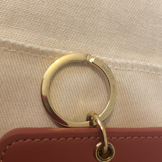 LOUIS VUITTON(ルイヴィトン)のLOUIS VUITTON キーホルダー　犬 レディースのファッション小物(キーホルダー)の商品写真