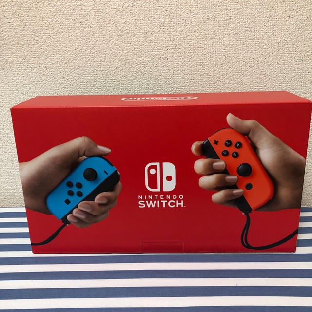 Nintendo Switch(ニンテンドースイッチ)のNintendo Switch JOY-CONネオンブルー/ネオンレッド エンタメ/ホビーのゲームソフト/ゲーム機本体(家庭用ゲーム機本体)の商品写真