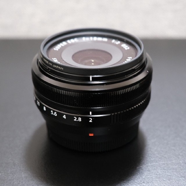 富士フイルム(フジフイルム)の富士フイルム FUJIFILM XF18mm F2 R☆中古美品保証有 スマホ/家電/カメラのカメラ(レンズ(単焦点))の商品写真