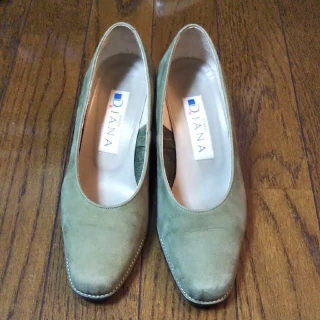 DIANA(ダイアナ)のダイアナ モスグリーン パンプス 21.5cm レディースの靴/シューズ(ハイヒール/パンプス)の商品写真