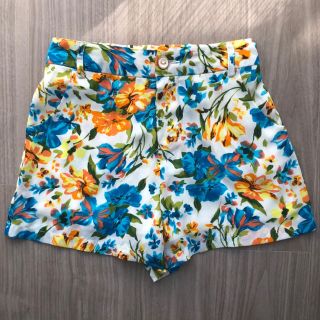 イング(INGNI)の【美品】INGNI 花柄　ショートパンツ　キュロット(キュロット)