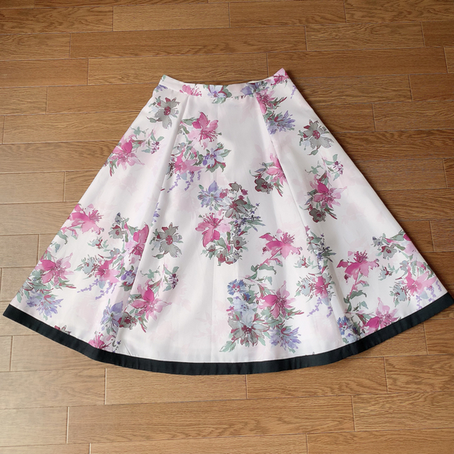 JUSGLITTY(ジャスグリッティー)のJUSGLITTY フラワープリントフレアスカート レディースのスカート(ひざ丈スカート)の商品写真