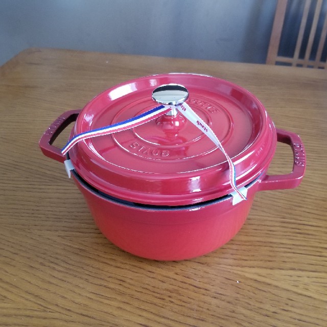 STAUB(ストウブ)のピコココットラウンド　22cm　 インテリア/住まい/日用品のキッチン/食器(鍋/フライパン)の商品写真