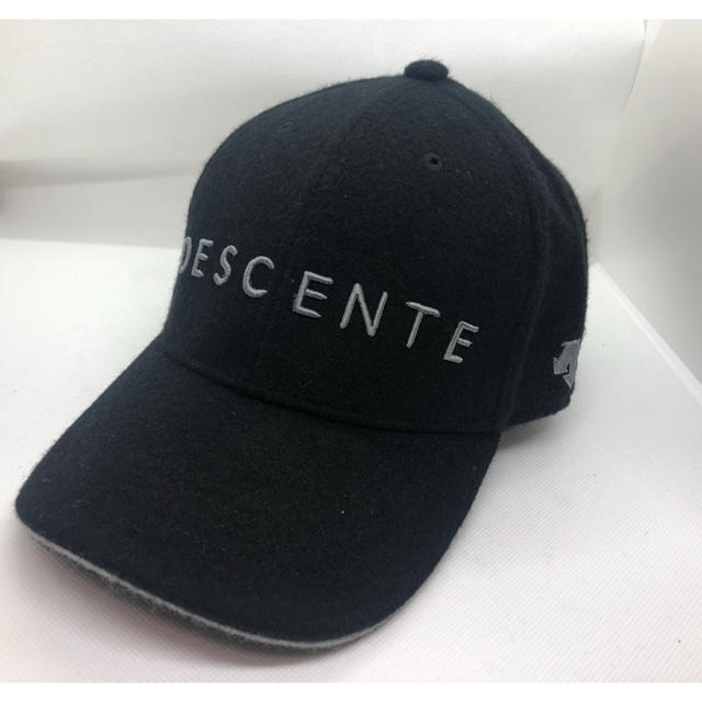 DESCENTE(デサント)の秋冬物　未使用に近い美品　DESCENTEゴルフキャップ　ブラック　フリーサイズ メンズの帽子(キャップ)の商品写真