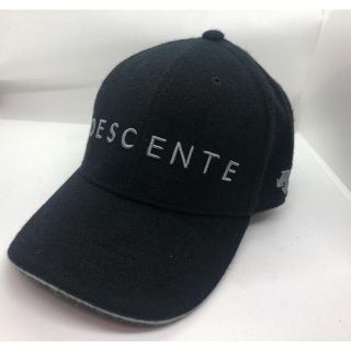 デサント(DESCENTE)の秋冬物　未使用に近い美品　DESCENTEゴルフキャップ　ブラック　フリーサイズ(キャップ)