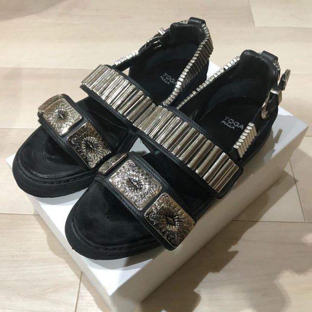 美品】TOGA PULLAサンダル サイズ38 トーガプルラ 靴/シューズ 美品】TOGA PULLAサンダル サイズ38 トーガプルラ 靴/シューズ