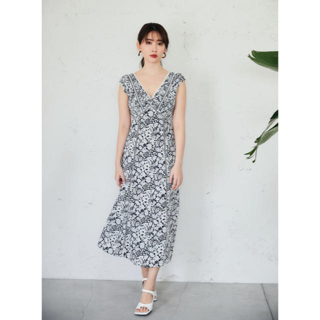 91ウエスト【herlipto】Lace Trimmed Floral Dress