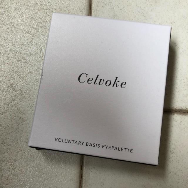 Cosme Kitchen(コスメキッチン)の新品た　Celvoke セルヴォーク ヴォランタリー アイパレット 06 コスメ/美容のベースメイク/化粧品(アイシャドウ)の商品写真