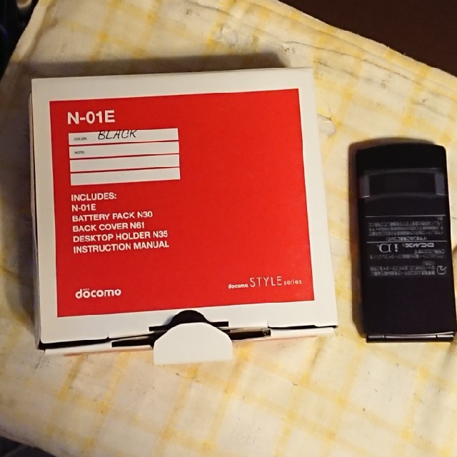 NEC(エヌイーシー)のドコモ Foma ガラケー N-01E black 未使用品 スマホ/家電/カメラのスマートフォン/携帯電話(携帯電話本体)の商品写真