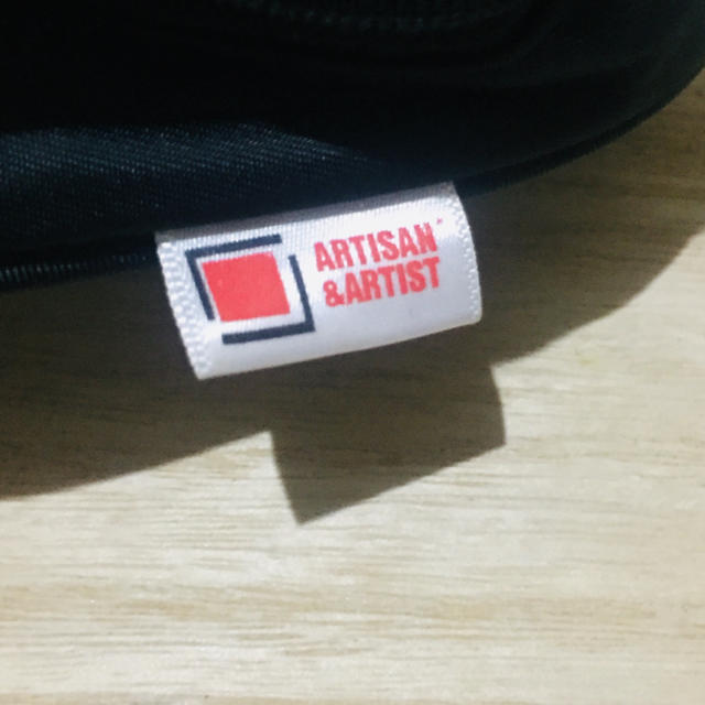 Artisan&Artist(アルティザンアンドアーティスト)のARTISAN & ARTIST × ILLUMINATE コラボ ポーチ レディースのファッション小物(ポーチ)の商品写真