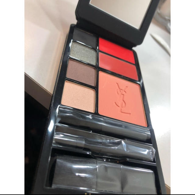 Yves Saint Laurent Beaute(イヴサンローランボーテ)の【最終値下げ】イブサンローランコンパクトパレット コスメ/美容のキット/セット(コフレ/メイクアップセット)の商品写真