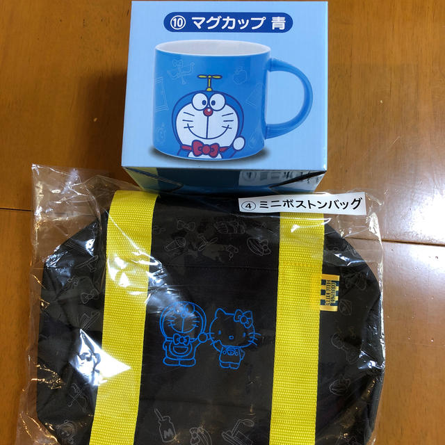 サンリオ(サンリオ)のどらえもんマグカップとミニボストンバッグ エンタメ/ホビーのおもちゃ/ぬいぐるみ(キャラクターグッズ)の商品写真