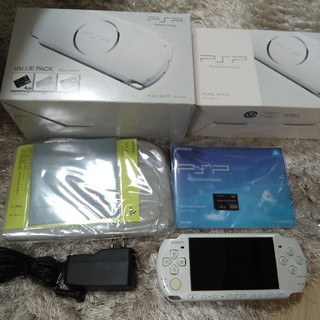 プレイステーションポータブル(PlayStation Portable)のＰＳＰ3000 パールホワイト バリューパック(携帯用ゲーム機本体)