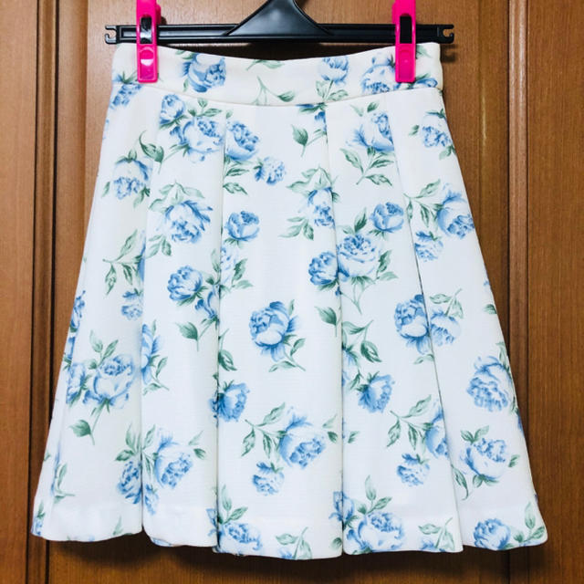 INGNI(イング)のINGNI イング　花柄スカート　薔薇　 レディースのスカート(ミニスカート)の商品写真