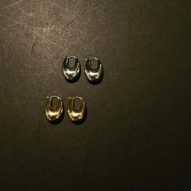 なっており】 ララガン PUFFY HOOP EARRING ゴールドの通販 by mememe