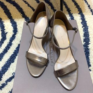 チャールズアンドキース(Charles and Keith)のアズさん専用［新品未使用］CHARLES &KEITH  メタリックサンダル(サンダル)