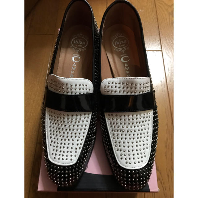 JEFFREY CAMPBELL(ジェフリーキャンベル)の【ジェフリーキャンベル】スタッズ ローファー レディースの靴/シューズ(ローファー/革靴)の商品写真