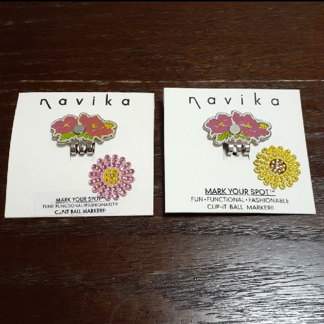 SWAROVSKI(スワロフスキー)の値下げ♪Navika♪スワロフスキー♪ボールマーカー♪お花♪2個セット スポーツ/アウトドアのゴルフ(その他)の商品写真