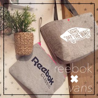 リーボック(Reebok)のreebokクラッチ(クラッチバッグ)