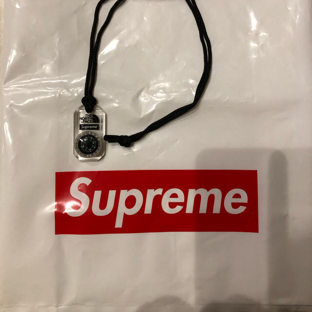 最終supreme thenorthface Compass necklace