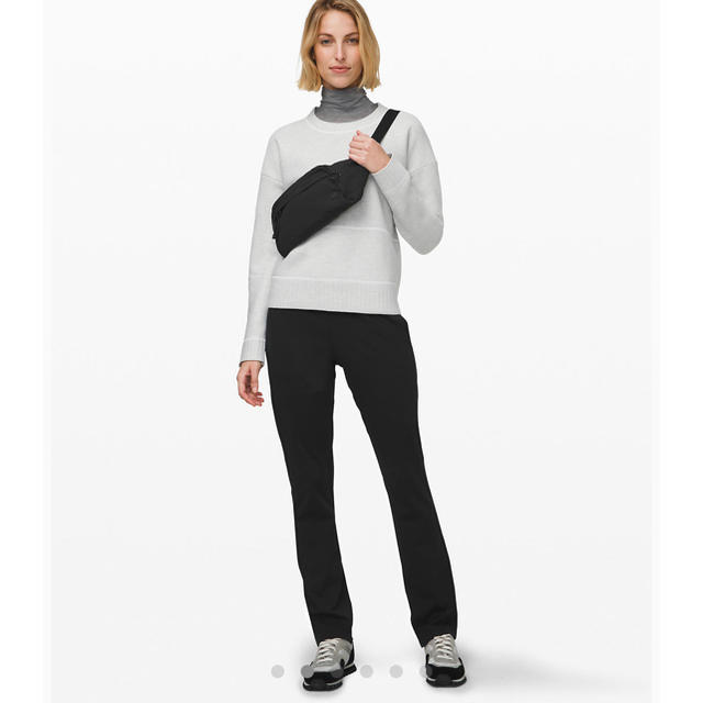 lululemon(ルルレモン)のlululemon on the fly pant 31 woven レディースのパンツ(カジュアルパンツ)の商品写真