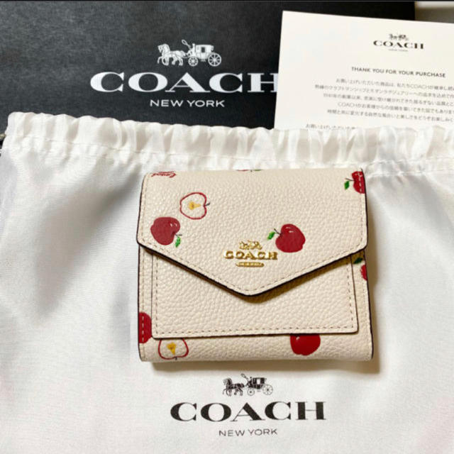 格安新品  COACH - 三つ折り財布 りんご ウォレット コーチ coach 折り財布