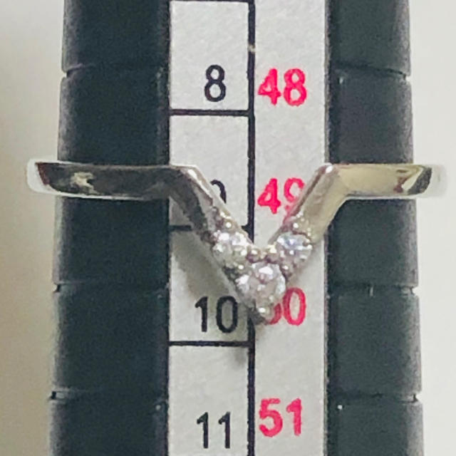 ダイヤモンド　k18wg V字デザインリング　8.5号 レディースのアクセサリー(リング(指輪))の商品写真
