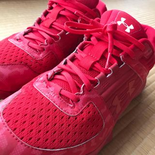 アンダーアーマー(UNDER ARMOUR)のアンダーアーマー（赤）スニーカー(スニーカー)