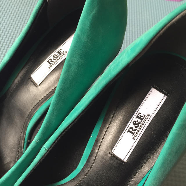 R&E(アールアンドイー)のR&E ウェッジソールパンプス 22.5 レディースの靴/シューズ(ハイヒール/パンプス)の商品写真